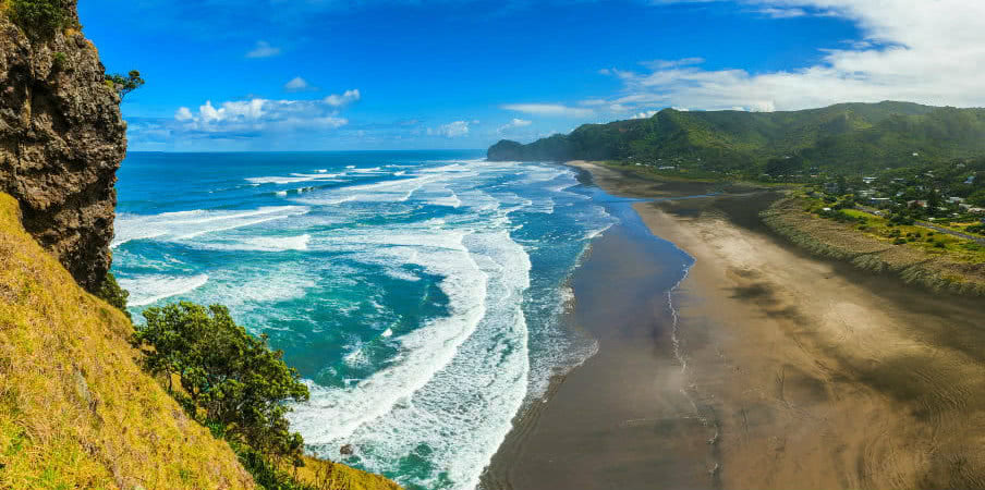 rocky beaches of Piha rocky beaches of Piha